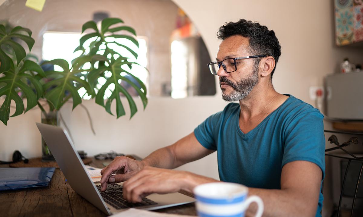 Colombian engineer connects with colleagues virtually